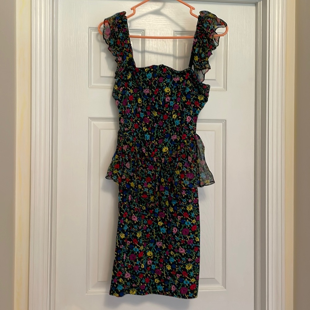 Floral bodycon Betsy Johnson dress with removable sleeves and peplum, size M